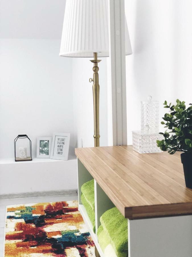Studio Central Тыргу-Жиу Экстерьер фото