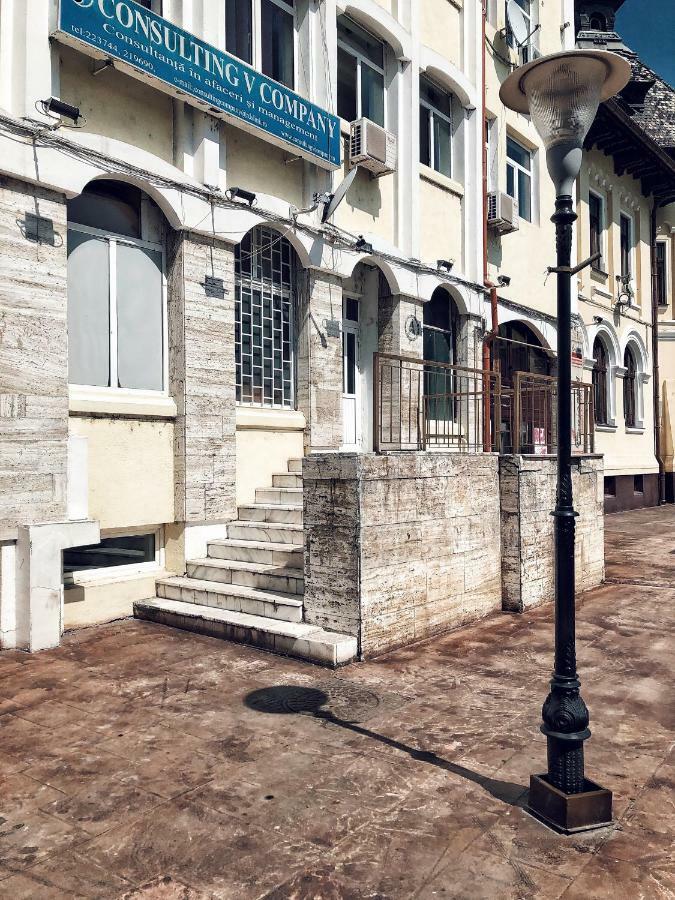Studio Central Тыргу-Жиу Экстерьер фото