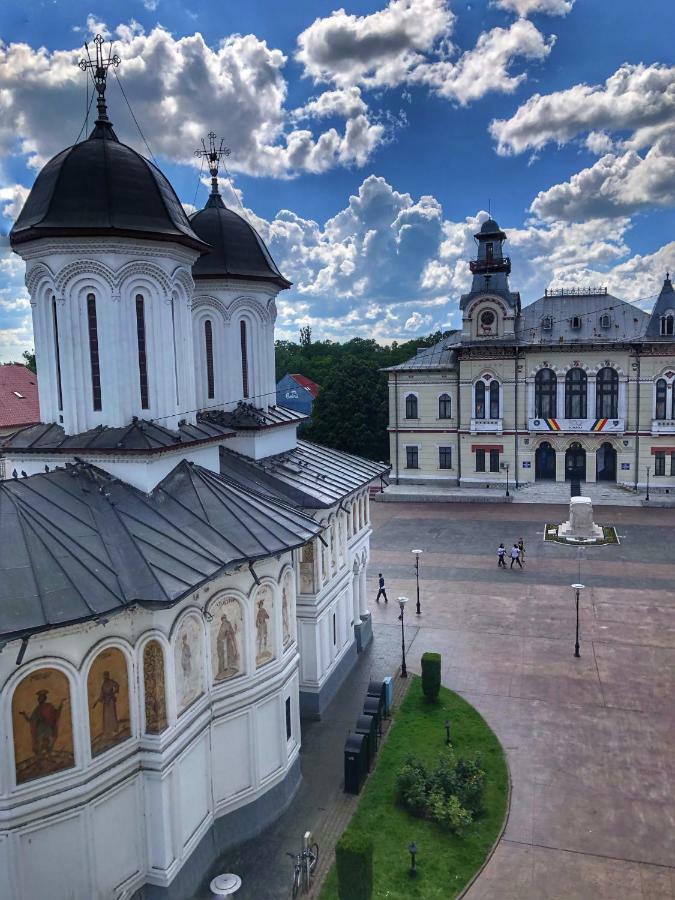 Studio Central Тыргу-Жиу Экстерьер фото